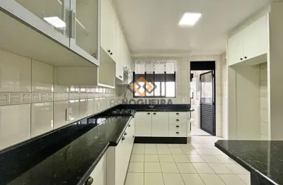 Amplo apartamento no estreito com 03 dormitórios + dependência!