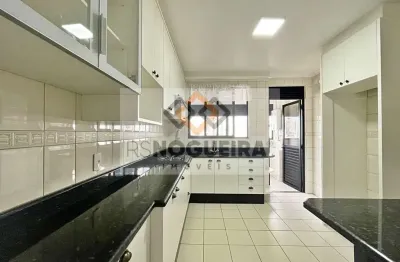 Amplo apartamento no estreito com 03 dormitórios + dependência!