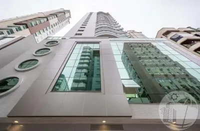 Apartamento mobiliado e decorado 3 suítes 4 vagas a 3 minutos a pé da praia