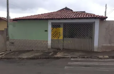 Casa com 3 quartos à venda no Centro, Arealva 