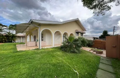 Casa terrea no jd. bancarios | 320m2 de area construida | 02 suites | piscina