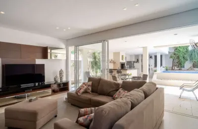 Sobrado com 5 quartos e 570 m2 construidos no royal park!