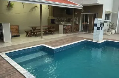 Otimo sobrado com piscina no jd. esplanada faz permuta em casa em condominio com volta em dinheiro.