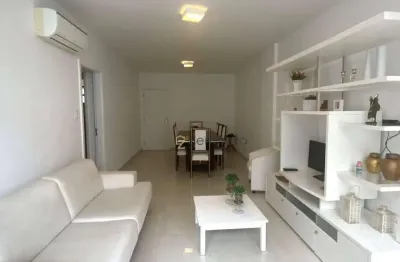 Apartamento a venda na praia das pitangueiras, 02 dormitórios, com 01 vaga de garagem, 01 quadra da praia