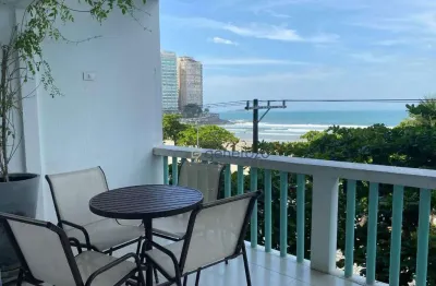 Apartamento á venda na praia das pitangueiras, 03 dormitórios, 01 vaga de garagem, frente ao mar.
