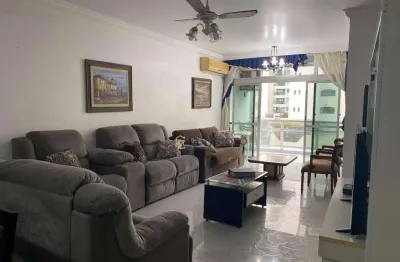 Apartamento á venda na praia das pitangueiras, 03 dormitórios, 01 vaga de garagem na quadra da praia.