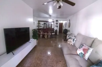 Apartamento á venda na praia das pitangueiras, 03 dormitórios, 01 vaga de garagem, na quadra da praia.