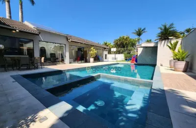 Casa  venda no condomínio acapulco, 07 dormitórios, com lazer privativo, finamente decorada