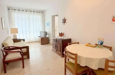 Apartamento na praia das pitangueiras, 01 dormitório, 01 vaga, próximo à praia