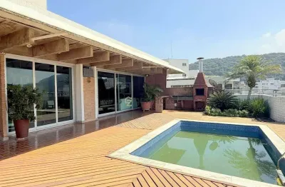 Cobertura na praia das pitangueiras, 03 suítes, 02 vagas, lazer