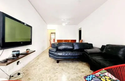 Apartamento a venda na praia das pitangueiras, 02 dormitórios, com sacada e 01 vaga de garagem