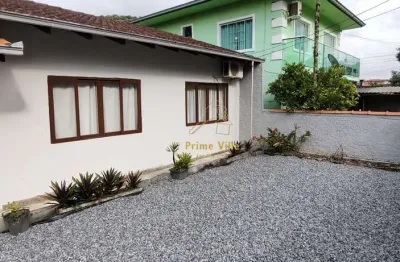 Casa com 3 quartos para alugar na Rua Toríbio Soares Pereira, 284, Iririú, Joinville