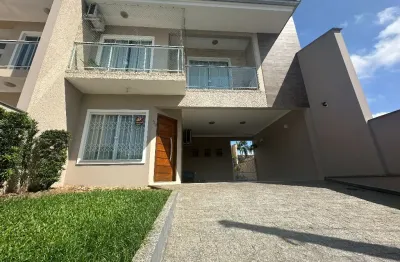 Sobrado com 138m de area construida em rua super tranquila do bairro santo antônio a venda em joinville por r$ 850.000,00