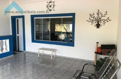 Sobrado amplo, ótima localização, 3 dormitórios sendo 1 suite.