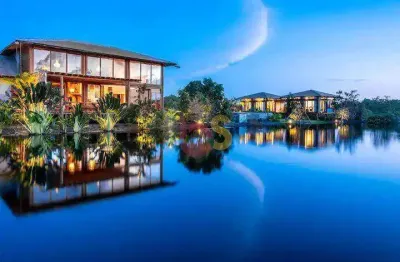 Vendo excelente casa alto padrão em condomínio fechado à beira mar.