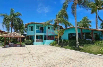 Casa de alto padrão em estilo colonial com bela vista para o mar