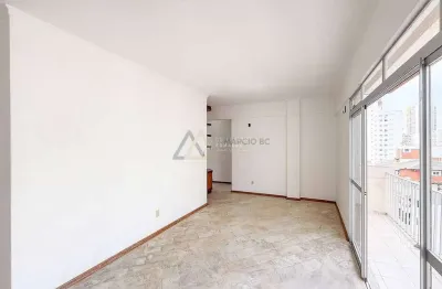 Apartamento localizado na região central de balneário camboriú/ sc