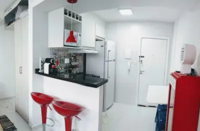 Sala living, totalmente reformada, porteira fechada, frente mar, bairro: itararé, são vicente/sp