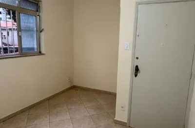 Apartamento 2 quartos,1º andar frente, bairro: campo grande, cidade: santos/sp