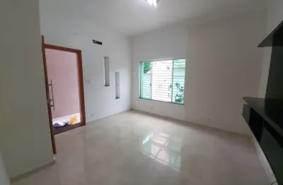 Sobreposta térrea 2 quartos, 2 banheiros, 1 vaga de garagem, boqueirão,santos/sp