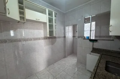 Apartamento térreo de 2 quartos, Garagem livre ,Bairro: Marapé, Cidade: Santos/SP