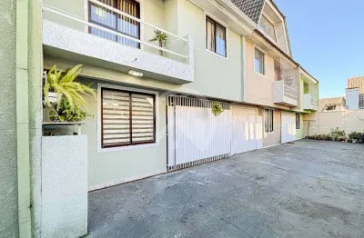 Sobrado triplex a venda proximo ao shopping jardim das americas com 3 quartos no condominio bronislau viii, curitiba