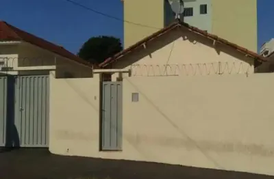 Casa com 2 quartos para alugar na Alameda dos Crisântemos, Cidade Jardim, São Carlos