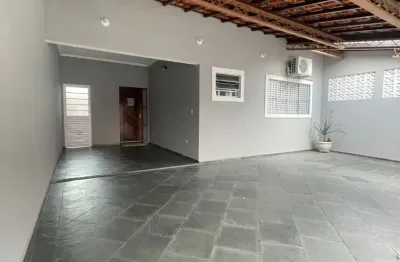 Linda casa de lote inteiro no bosque dos ipês / excelente localização/ opção de comercial