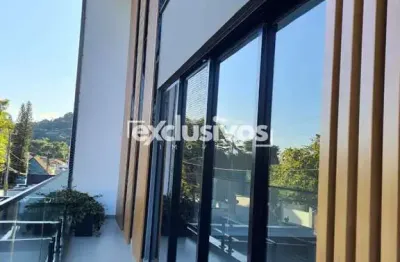 Casa triplex de luxo à venda no américa - joinville | 3 suítes, 3 vagas, r$ 2.248.000