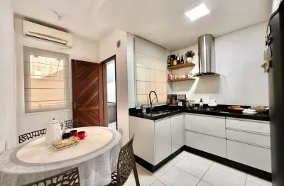 Sobrado semi mobiliado com 2 quartos próximo à panificadora da vila, no costa e silva em joinville