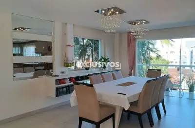 Casa alto padrão   à venda no iririú com 3 quartos sendo uma suíte, e 2 demi suítes por r$1.490.000,00