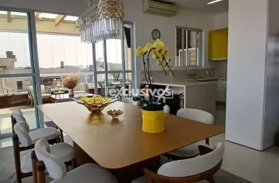 Cobertura plana mobiliada com terraço e jacuzzi e deckno atiradores por r$ 3.190.000,00.