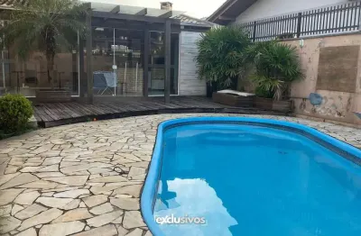 Casa com 5 quartos à venda no Iririú, Joinville 