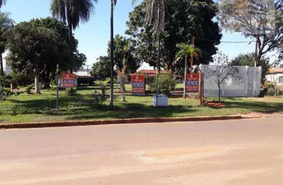 Chácara com 2 casas sendo uma com 7 suítes, outra casa com 2 quartos, 1 suite, cozinha, sala/copa, sala de tv, área de lazer, quintal, área de serviço
