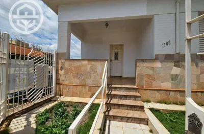 Casa com 3 dormitórios para alugar, 154 m² por r$ 2.470,00/mês - centro - barretos/sp