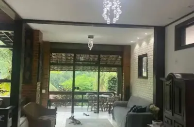 Casa com 4 quartos à venda em piratininga, niterói  por r$ 1.395.000