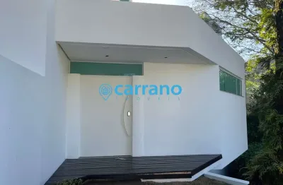 Imponente residência à venda na Lagoa da Conceição, Florianópolis-SC: 5 suítes, 3 salas, 6 banheiros, 8 vagas, 486m².