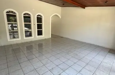 Casa com 3 quartos à venda na Alameda das Glicínias, 54, Jardim Simus, Sorocaba por R$ 469.000