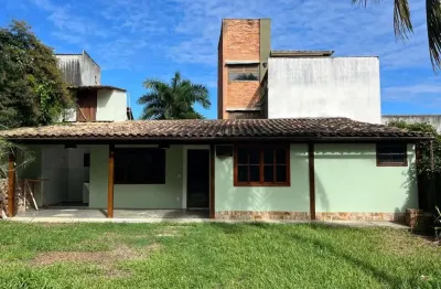 Casa com 2 quartos para alugar na Rua 61, Itaipu, Niterói, 450 m2 por R$ 2.500