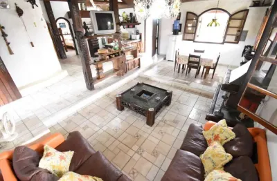 Casa de luxo com 3 suítes e amplo espaço no parque oasis, peruíbe-sp: 864m², 5 vagas de garagem!