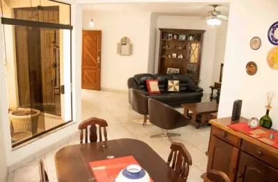 Casa com 3 quartos à venda no Embaré, Santos 