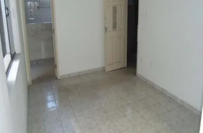 Prédio Comercial à Venda em Santos-SP: 2 Quartos, 1 Sala, 2 Banheiros, 70m² no Centro da Cidade