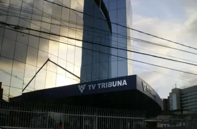 Sala comercial à venda ou locação em santos-sp, bairro paquetá: 1 sala, 1 banheiro, 1 vaga, 60m² de área. venha conferir!