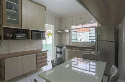 Casa à venda, 136m - 2 dorm. 1 suíte - 2 vagas, espaço gourmet com churrasqueira - r$ 460k