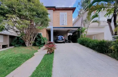 Casa em condomínio para venda com 4 quartos, sendo 4 suítes, 360m²