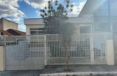 Casa tipo para venda em água fria com 4 quartos, sendo 2 suítes, 256m²