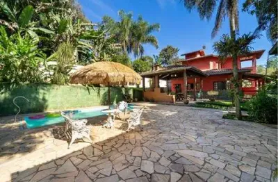 Casa em condomínio para venda com 4 quartos, sendo 4 suítes, 312m²