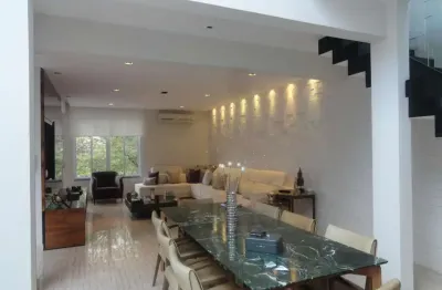Belissimo sobrado no jardim da saúde: 3 quartos, 3 suítes, , 4 vagas de garagem, 225m². venha conferir!