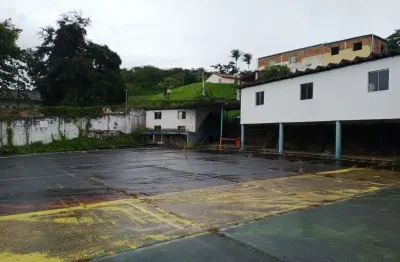 Galpão com pátio 2.700m2 de área construida e 10.900m2 total em coutos