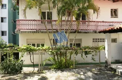 Casa duplex com 5 quartos sendo 3 suítes 300m2 na pituba